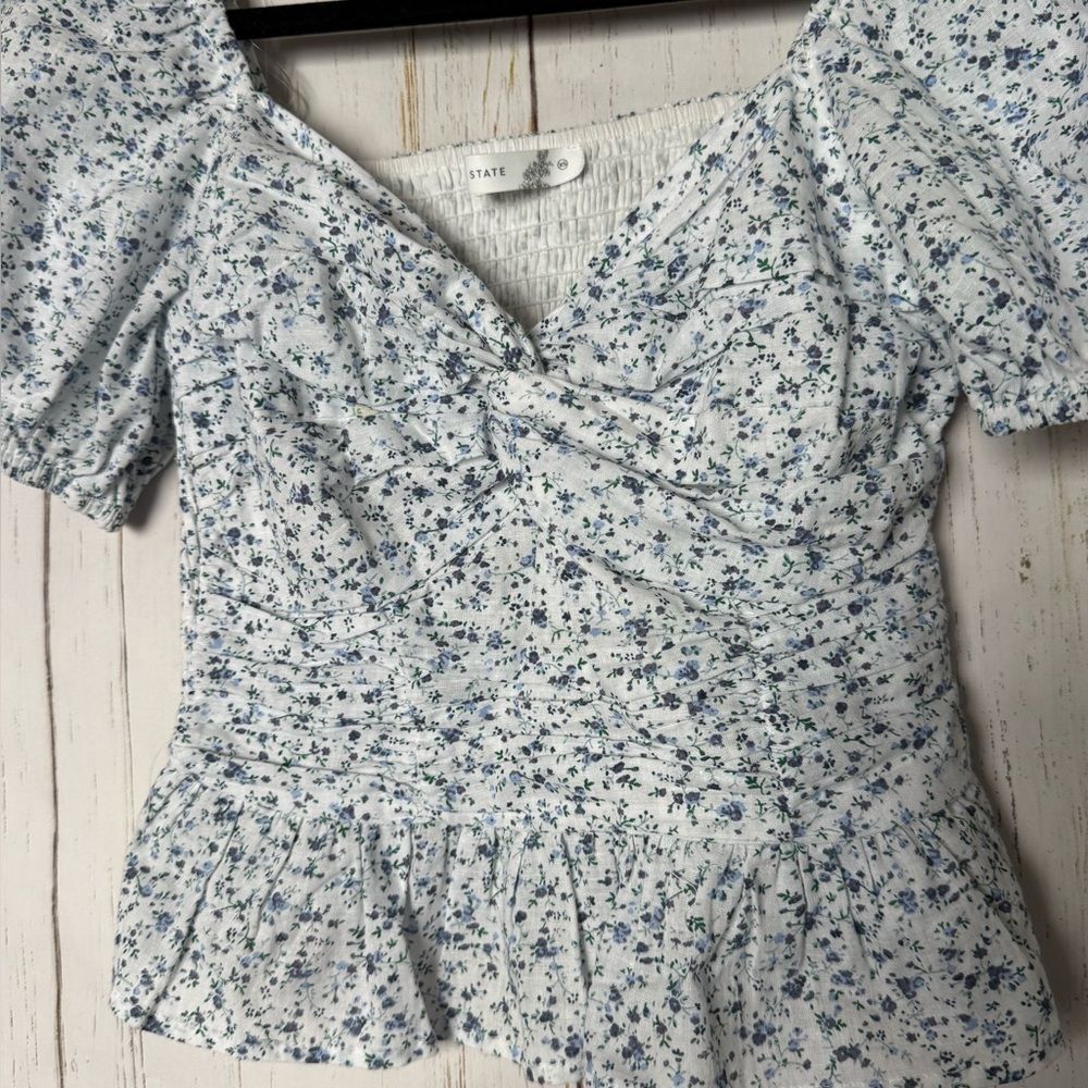 Altar’d State Blue floral top shirt size Small Rouched white - Picture 2 of 10
